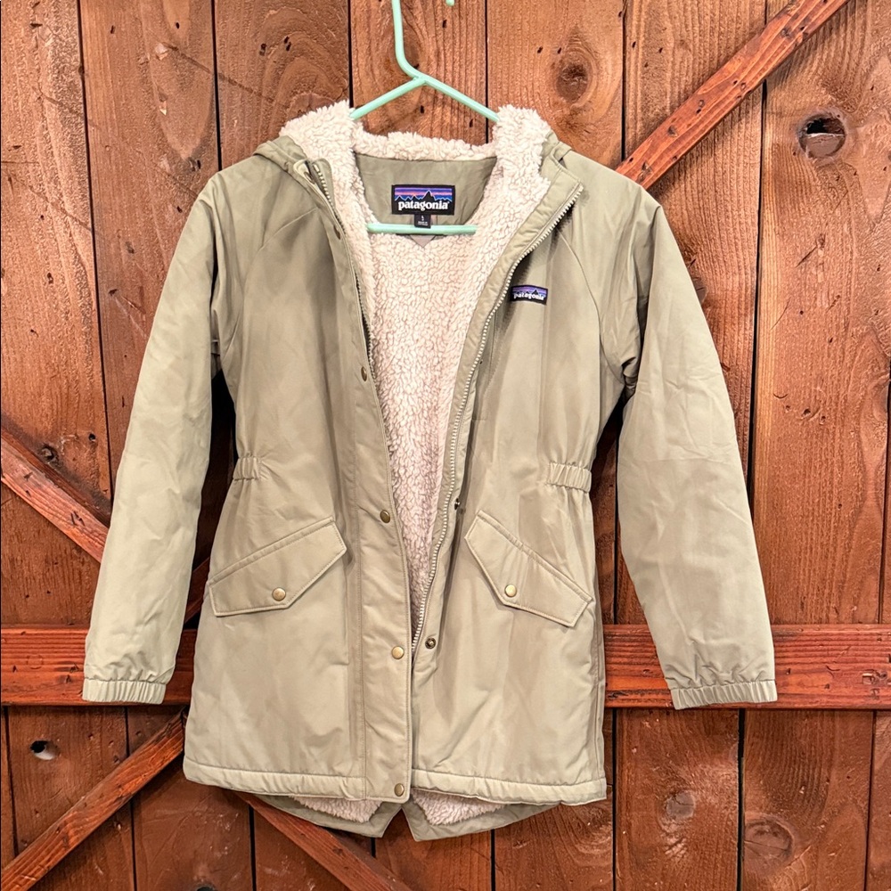 Patagonia Women's Utility Jacket in Olive with Sherpa Lining